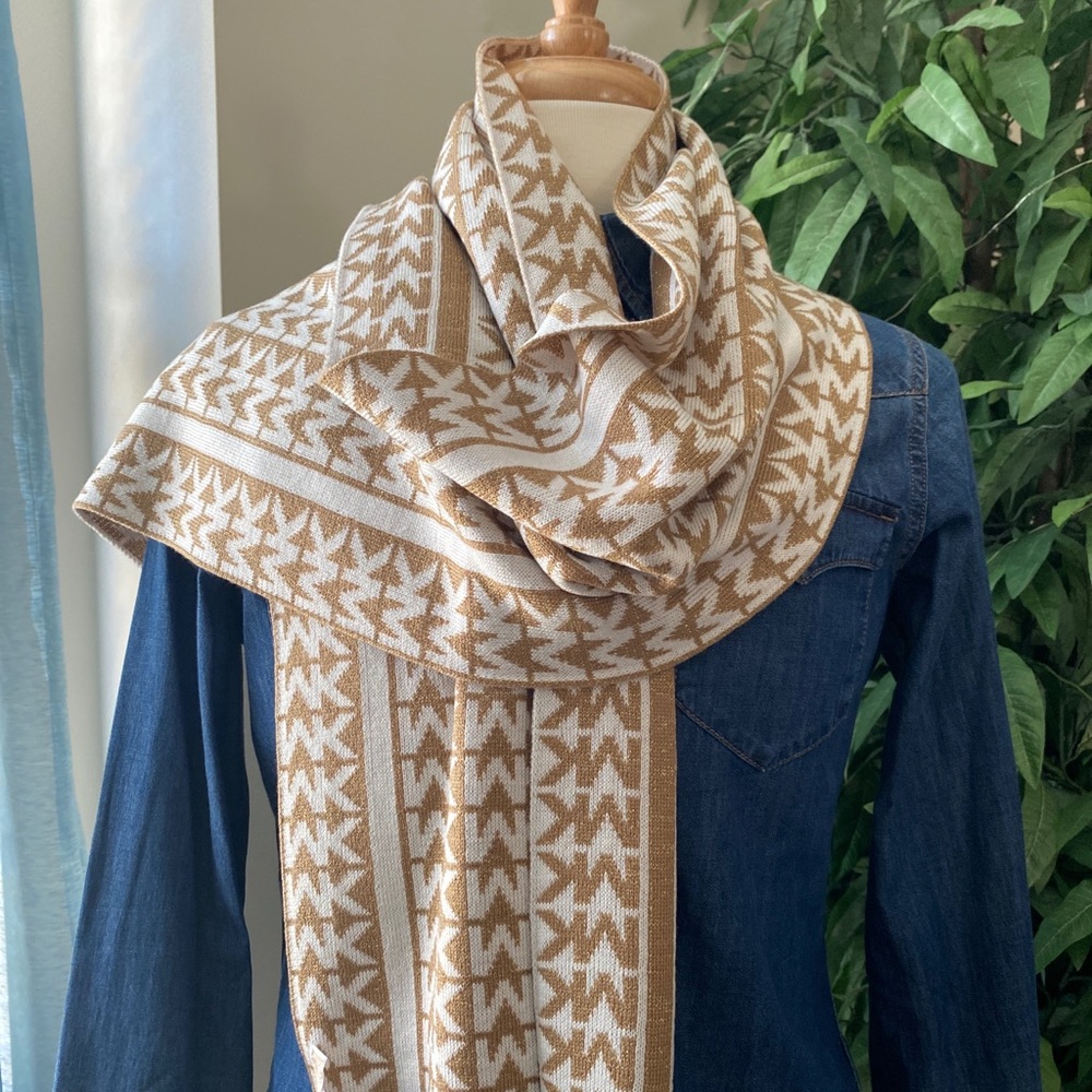 MICHAEL KORS WOMENS SIGNATURE MK GOLD SCARF